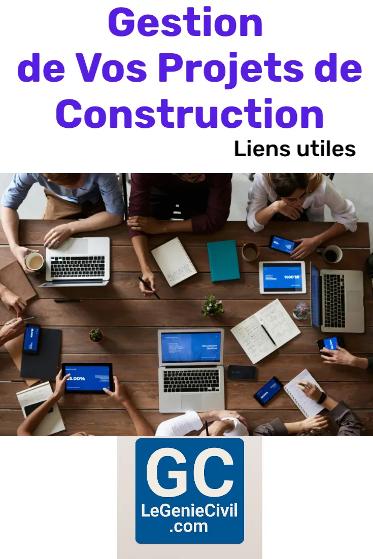 Vue d’un chantier de construction avec une équipe de professionnels en pleine planification, utilisant des outils numériques pour mieux gérer les ressources et suivre l’avancement du projet.